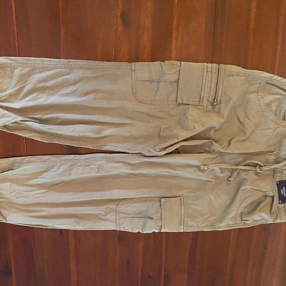 Hollister Parachute Baggy Khaki Small Short NWT